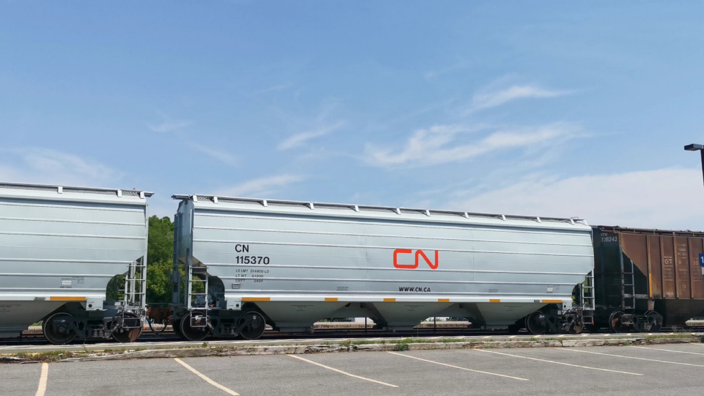 CN 115370